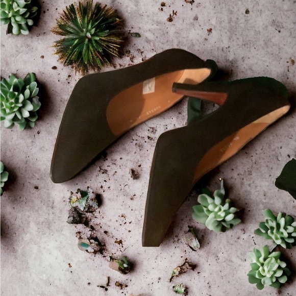 Ralph Lauren Shoes - Ralph Lauren black suede heels